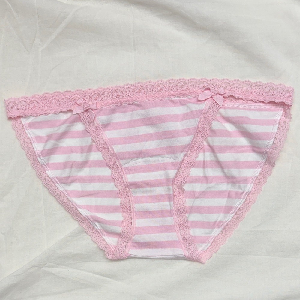 NWOT Victoria's Secret Pink and White Bikini